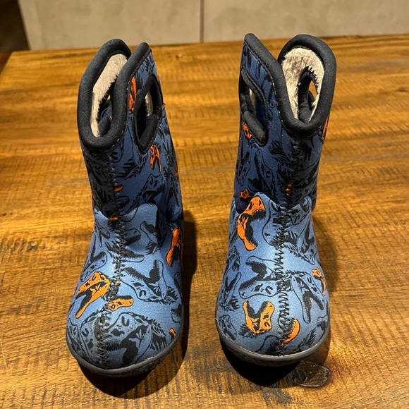 Bogs Winter Boots, size T6 - Picture 2 of 4